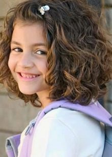 Стрижки для дівчаток (73 фото): як підстригти дівчинку вдома? Оригінальні дитячі модні стрижки на довгі і середні волосся