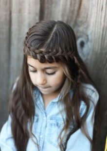 Стрижки для дівчаток (73 фото): як підстригти дівчинку вдома? Оригінальні дитячі модні стрижки на довгі і середні волосся