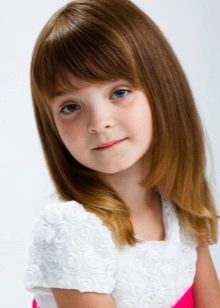 Стрижки для дівчаток (73 фото): як підстригти дівчинку вдома? Оригінальні дитячі модні стрижки на довгі і середні волосся