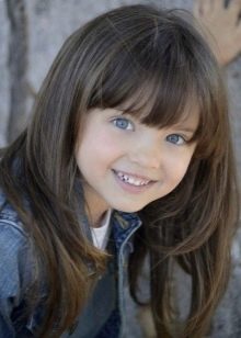 Стрижки для дівчаток (73 фото): як підстригти дівчинку вдома? Оригінальні дитячі модні стрижки на довгі і середні волосся