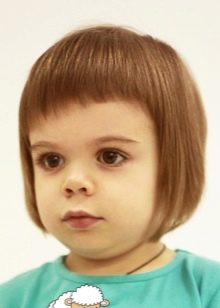 Стрижки для дівчаток (73 фото): як підстригти дівчинку вдома? Оригінальні дитячі модні стрижки на довгі і середні волосся