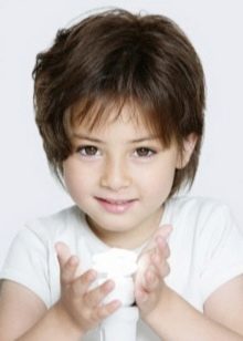 Стрижки для дівчаток (73 фото): як підстригти дівчинку вдома? Оригінальні дитячі модні стрижки на довгі і середні волосся