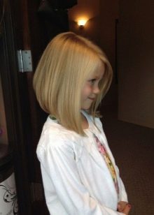 Стрижки для дівчаток (73 фото): як підстригти дівчинку вдома? Оригінальні дитячі модні стрижки на довгі і середні волосся