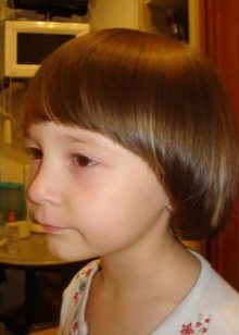 Стрижки для дівчаток (73 фото): як підстригти дівчинку вдома? Оригінальні дитячі модні стрижки на довгі і середні волосся