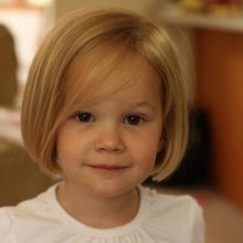 Стрижки для дівчаток (73 фото): як підстригти дівчинку вдома? Оригінальні дитячі модні стрижки на довгі і середні волосся