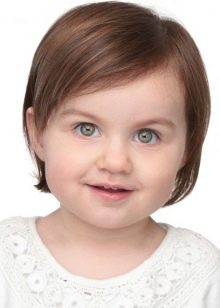 Стрижки для дівчаток (73 фото): як підстригти дівчинку вдома? Оригінальні дитячі модні стрижки на довгі і середні волосся