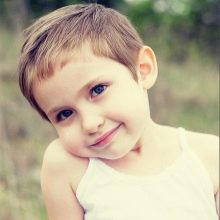 Стрижки для дівчаток (73 фото): як підстригти дівчинку вдома? Оригінальні дитячі модні стрижки на довгі і середні волосся