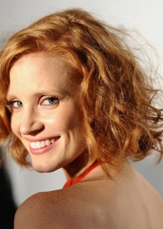 Стрижки для короткого кучерявого волосся (72 фото): модні жіночі стрижки для кучерявого волосся 2020, стрижки для дам з круглим обличчям і кучерявим волоссям