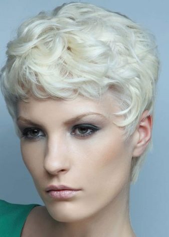 Стрижки для короткого кучерявого волосся (72 фото): модні жіночі стрижки для кучерявого волосся 2020, стрижки для дам з круглим обличчям і кучерявим волоссям