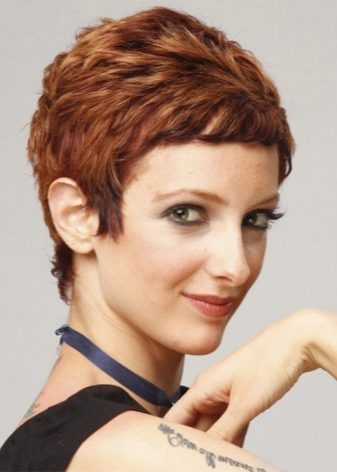 Стрижки для короткого кучерявого волосся (72 фото): модні жіночі стрижки для кучерявого волосся 2020, стрижки для дам з круглим обличчям і кучерявим волоссям