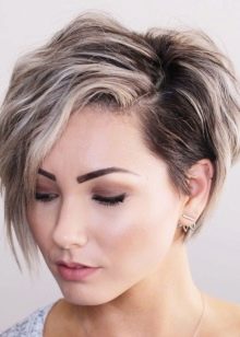 Стрижки для короткого кучерявого волосся (72 фото): модні жіночі стрижки для кучерявого волосся 2020, стрижки для дам з круглим обличчям і кучерявим волоссям