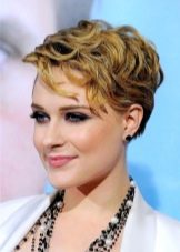 Стрижки для короткого кучерявого волосся (72 фото): модні жіночі стрижки для кучерявого волосся 2020, стрижки для дам з круглим обличчям і кучерявим волоссям