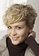 Стрижки для короткого кучерявого волосся (72 фото): модні жіночі стрижки для кучерявого волосся 2020, стрижки для дам з круглим обличчям і кучерявим волоссям