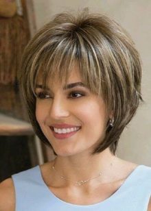 Стрижки для короткого кучерявого волосся (72 фото): модні жіночі стрижки для кучерявого волосся 2020, стрижки для дам з круглим обличчям і кучерявим волоссям