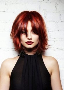 Стрижки для короткого кучерявого волосся (72 фото): модні жіночі стрижки для кучерявого волосся 2020, стрижки для дам з круглим обличчям і кучерявим волоссям