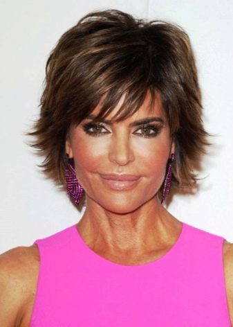 Стрижки для короткого кучерявого волосся (72 фото): модні жіночі стрижки для кучерявого волосся 2020, стрижки для дам з круглим обличчям і кучерявим волоссям