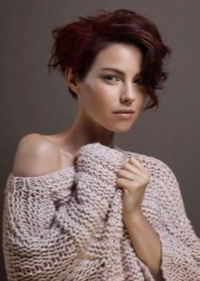 Стрижки для короткого кучерявого волосся (72 фото): модні жіночі стрижки для кучерявого волосся 2020, стрижки для дам з круглим обличчям і кучерявим волоссям