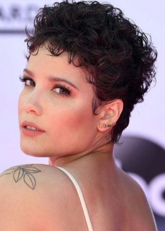 Стрижки для короткого кучерявого волосся (72 фото): модні жіночі стрижки для кучерявого волосся 2020, стрижки для дам з круглим обличчям і кучерявим волоссям