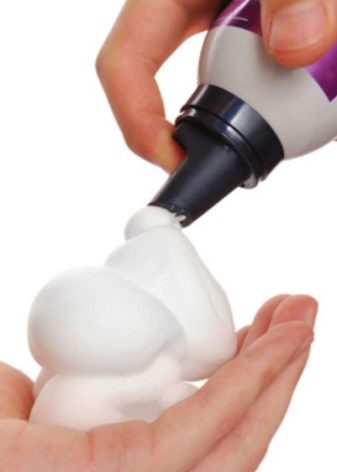 Стрижки для короткого кучерявого волосся (72 фото): модні жіночі стрижки для кучерявого волосся 2020, стрижки для дам з круглим обличчям і кучерявим волоссям