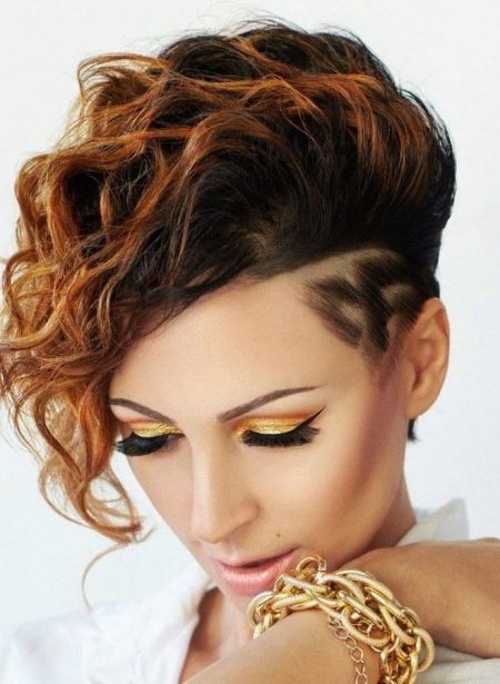 Стрижки для короткого кучерявого волосся (72 фото): модні жіночі стрижки для кучерявого волосся 2020, стрижки для дам з круглим обличчям і кучерявим волоссям