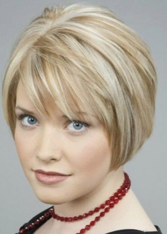 Стрижки для повних жінок (67 фото): обираємо модні зачіски для повних дівчат за типом особи. Які стрижки підходять на середні і довгі волосся?