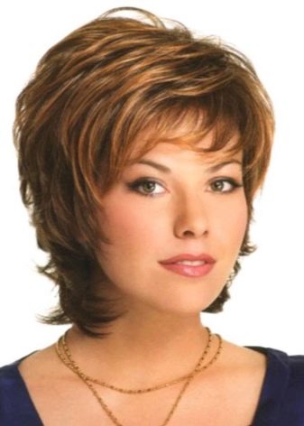 Стрижки для повних жінок (67 фото): обираємо модні зачіски для повних дівчат за типом особи. Які стрижки підходять на середні і довгі волосся?