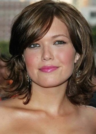 Стрижки для повних жінок (67 фото): обираємо модні зачіски для повних дівчат за типом особи. Які стрижки підходять на середні і довгі волосся?