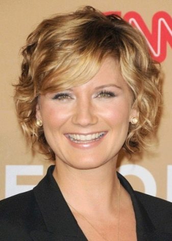 Стрижки для повних жінок (67 фото): обираємо модні зачіски для повних дівчат за типом особи. Які стрижки підходять на середні і довгі волосся?