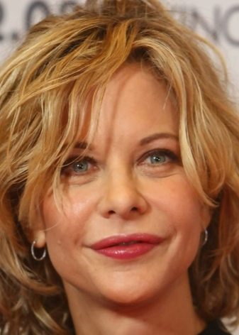 Стрижки для повних жінок (67 фото): обираємо модні зачіски для повних дівчат за типом особи. Які стрижки підходять на середні і довгі волосся?