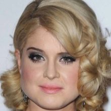 Стрижки для повних жінок (67 фото): обираємо модні зачіски для повних дівчат за типом особи. Які стрижки підходять на середні і довгі волосся?