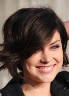 Стрижки для повних жінок (67 фото): обираємо модні зачіски для повних дівчат за типом особи. Які стрижки підходять на середні і довгі волосся?