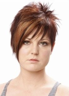 Стрижки для повних жінок (67 фото): обираємо модні зачіски для повних дівчат за типом особи. Які стрижки підходять на середні і довгі волосся?