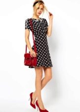 Сукня під червоні туфлі (63 фото): червона сукня з червоними туфлями, які туфлі підійдуть до червоного плаття, які кольори краще поєднуються