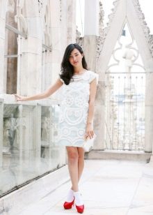 Сукня під червоні туфлі (63 фото): червона сукня з червоними туфлями, які туфлі підійдуть до червоного плаття, які кольори краще поєднуються