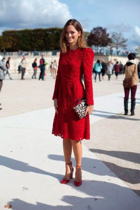 Сукня під червоні туфлі (63 фото): червона сукня з червоними туфлями, які туфлі підійдуть до червоного плаття, які кольори краще поєднуються