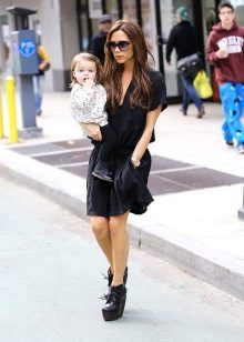 Сукня з ботильйонами (54 фото): як вибрати ботильйони під сукню, можна їх носити з короткими фасонами і з вечірніми сукнями