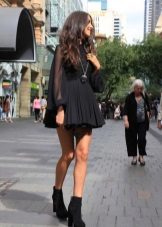 Сукня з ботильйонами (54 фото): як вибрати ботильйони під сукню, можна їх носити з короткими фасонами і з вечірніми сукнями