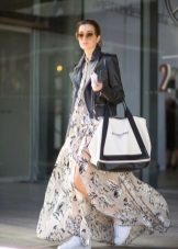 Сукня з кросівками (94 фото): як можна носити сукні з білими і іншого кольору кросівками, луки 2020 з вечірнім і чорним платтям