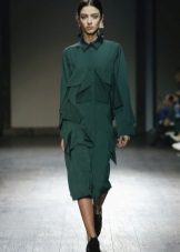 Сукня з кросівками (94 фото): як можна носити сукні з білими і іншого кольору кросівками, луки 2020 з вечірнім і чорним платтям