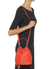 Сумка Armani Jeans (67 фото): жіночі лакові та інші брендові моделі