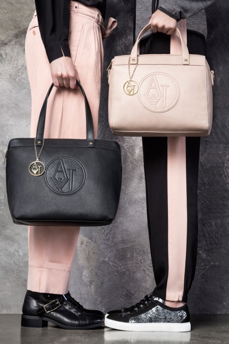 Сумка Armani Jeans (67 фото): жіночі лакові та інші брендові моделі