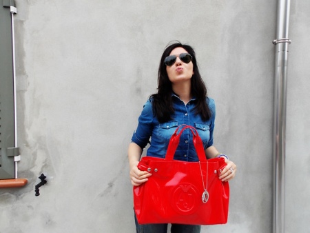 Сумка Armani Jeans (67 фото): жіночі лакові та інші брендові моделі