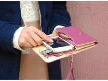 Сумка для телефону (48 фото): чохол для мобільного телефону і смартфонів на руку, шию, ремінь і велосипед