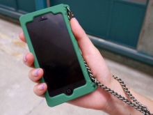 Сумка для телефону (48 фото): чохол для мобільного телефону і смартфонів на руку, шию, ремінь і велосипед