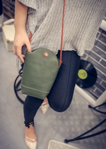 Сумка для телефону (48 фото): чохол для мобільного телефону і смартфонів на руку, шию, ремінь і велосипед