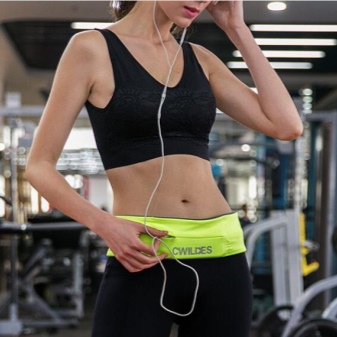 Сумка для телефону (48 фото): чохол для мобільного телефону і смартфонів на руку, шию, ремінь і велосипед