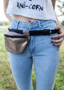 Сумка для телефону (48 фото): чохол для мобільного телефону і смартфонів на руку, шию, ремінь і велосипед