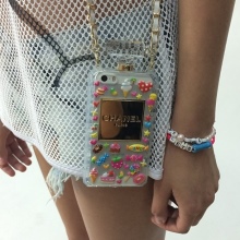 Сумка для телефону (48 фото): чохол для мобільного телефону і смартфонів на руку, шию, ремінь і велосипед