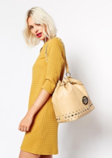 Сумка мішок (74 фото): з чим носити, матеріали і тканини, замшеві і в’язані, на ремінці або ланцюжку