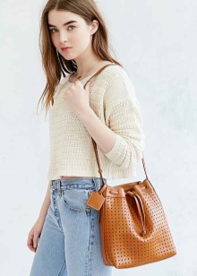 Сумка мішок (74 фото): з чим носити, матеріали і тканини, замшеві і в’язані, на ремінці або ланцюжку